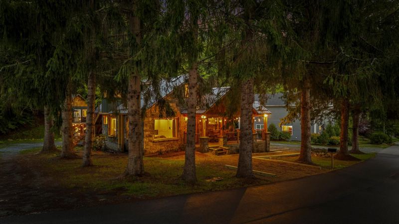 StoneHouse Suites